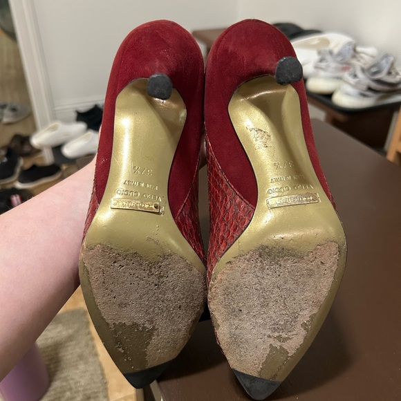 Dolce & Gabbana Red Heels with Black Bow - Picture 5 of 7